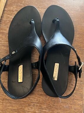 ALDO Black Mecia Leather Thong Sandals with Gold Logo 8.5